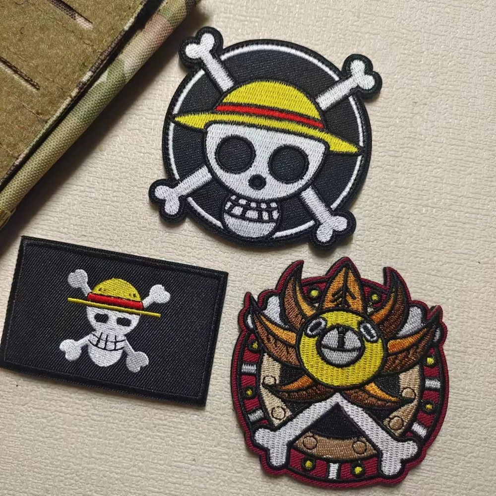 One Piece Badg Cartoon sleeve  - Velcro Sew On reseña y precio