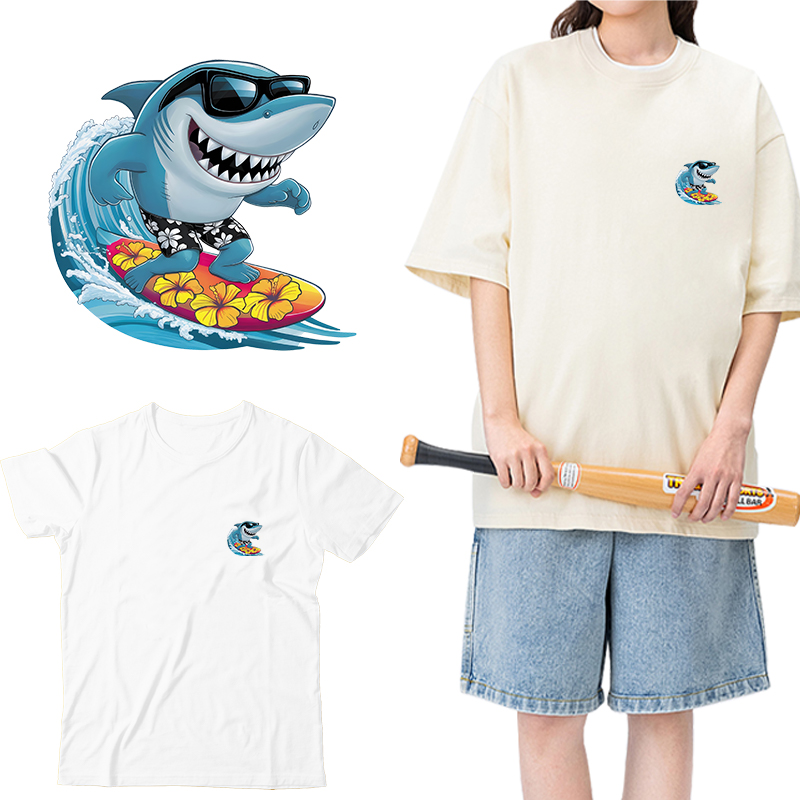 Interesting sharks surfing Iro - Iron On Patch reseña y precio